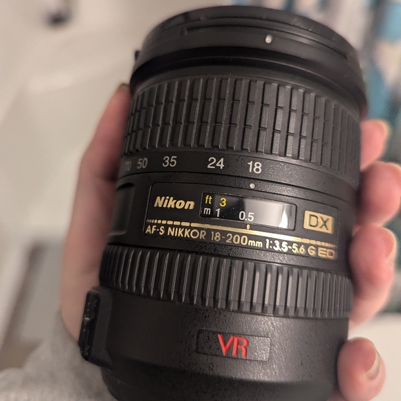 Nikon Zoom lens Af-6 nikkor 18-200mm - Picture 2 of 5